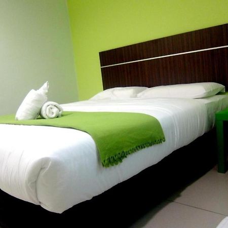 Eco Hotel Putra Каджанг Экстерьер фото