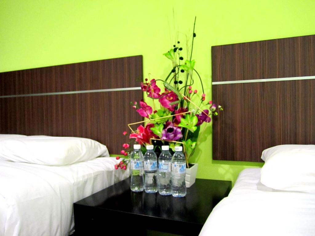 Eco Hotel Putra Каджанг Экстерьер фото