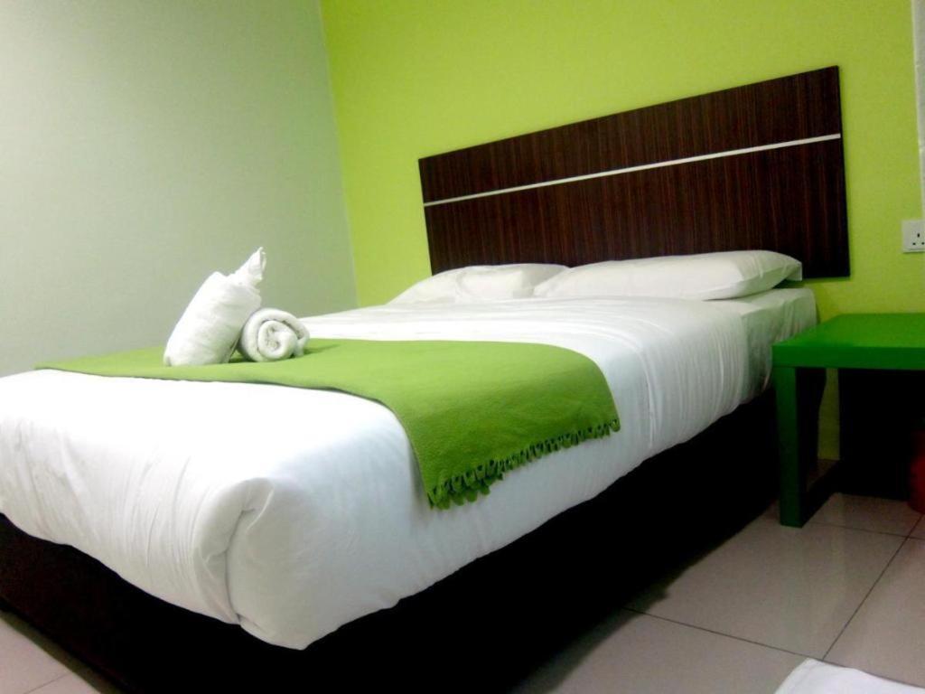 Eco Hotel Putra Каджанг Экстерьер фото